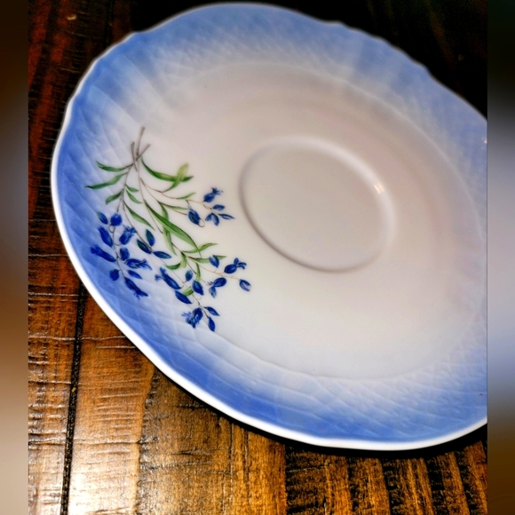 Aston & Westwood | Fine Porcelain | Teacup & Saucer Set| Blue/White w Floral - Picture 7 of 12